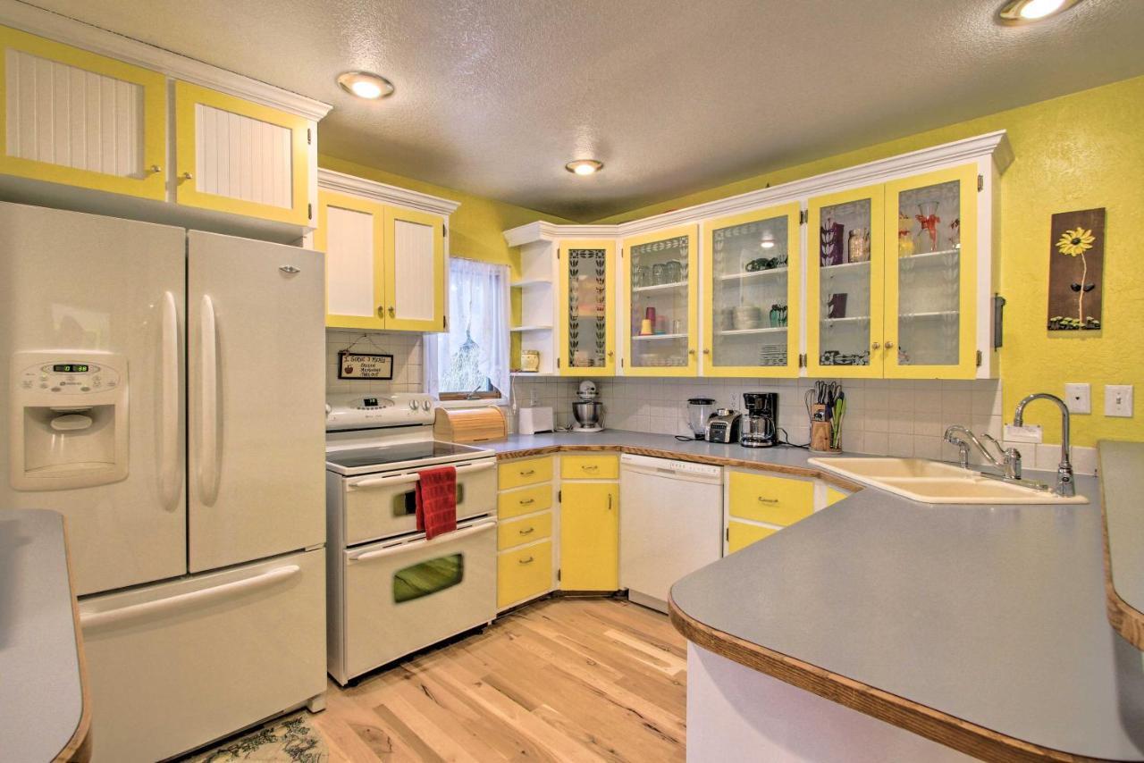 Cozy Home With Hot Tub Half Mi To Salmon River! Bagian luar foto