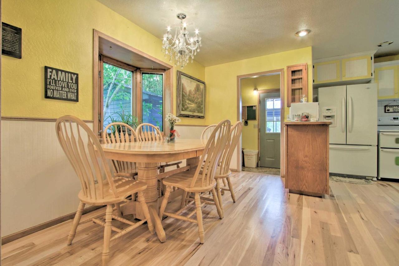 Cozy Home With Hot Tub Half Mi To Salmon River! Bagian luar foto