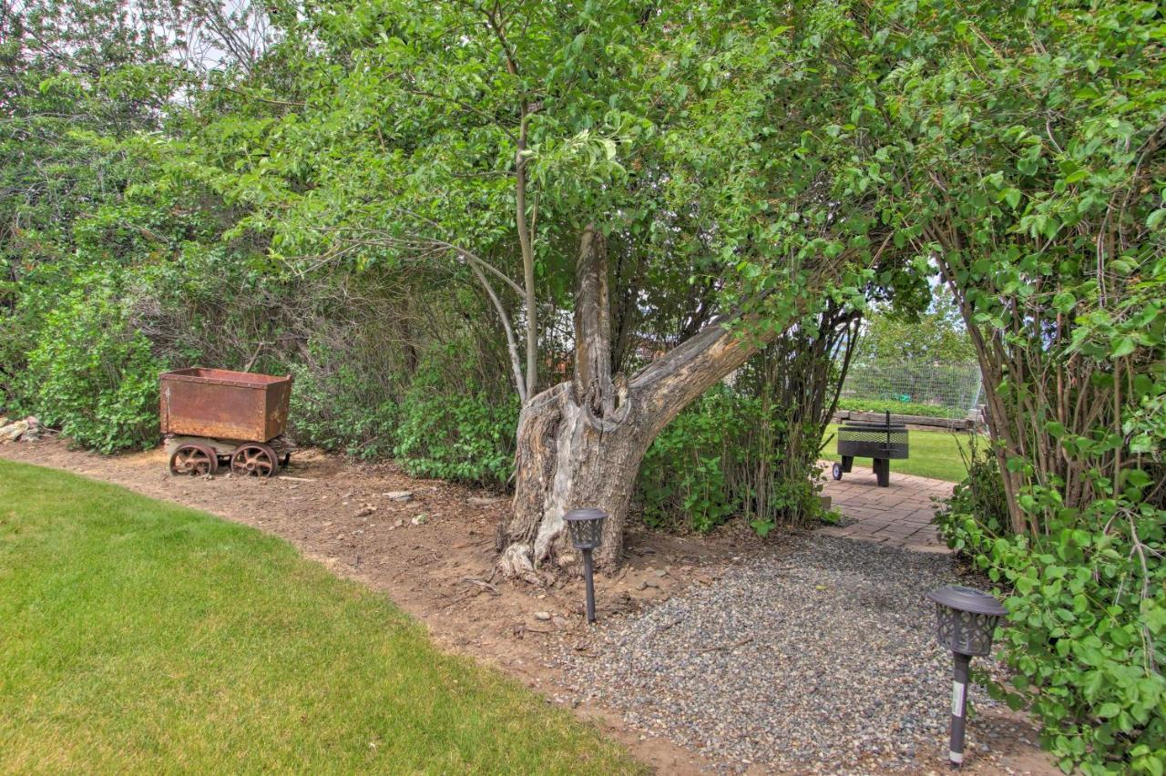 Cozy Home With Hot Tub Half Mi To Salmon River! Bagian luar foto
